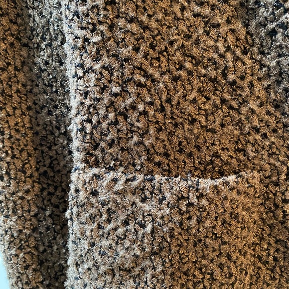 Escada boucleè jacket. Oversized snap closure. - Picture 10 of 12